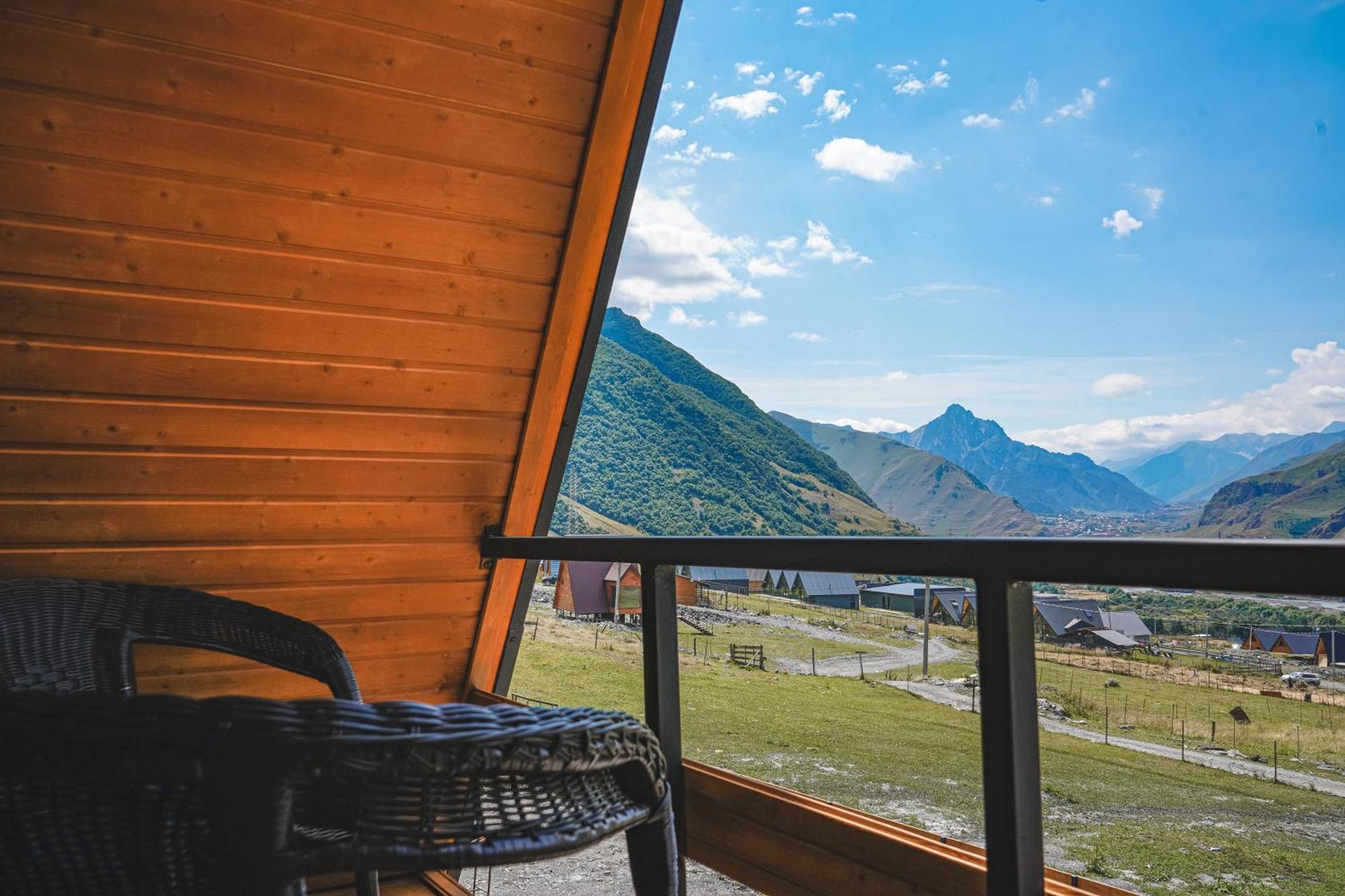 Lonely Mountain Villa Kazbegi Kültér fotó