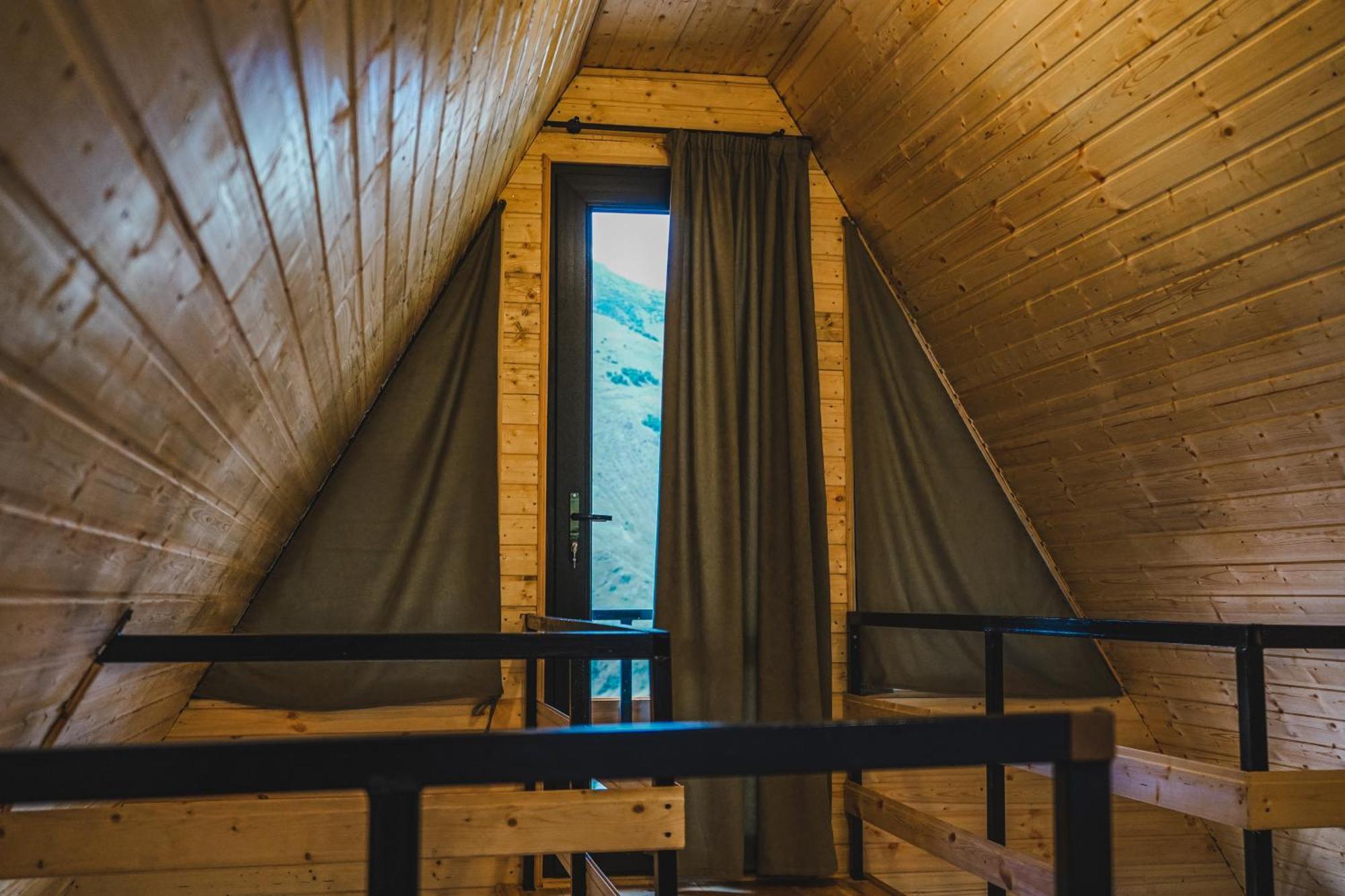 Lonely Mountain Villa Kazbegi Kültér fotó