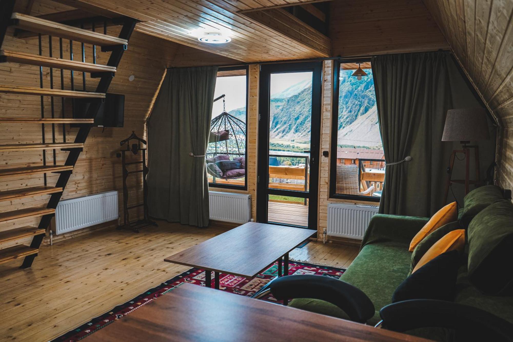 Lonely Mountain Villa Kazbegi Kültér fotó