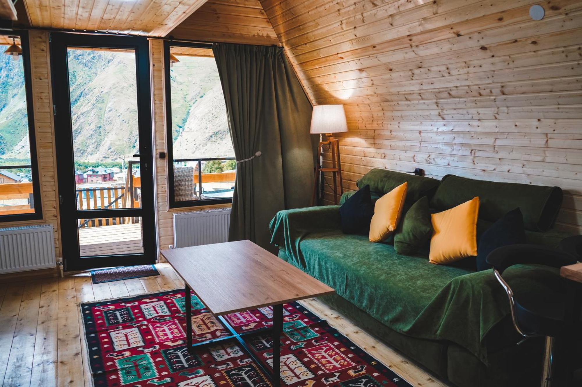 Lonely Mountain Villa Kazbegi Kültér fotó